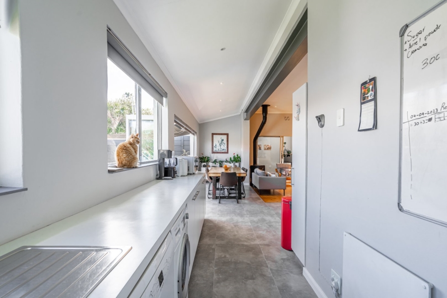 To Let 3 Bedroom Property for Rent in Wynberg Upper Western Cape